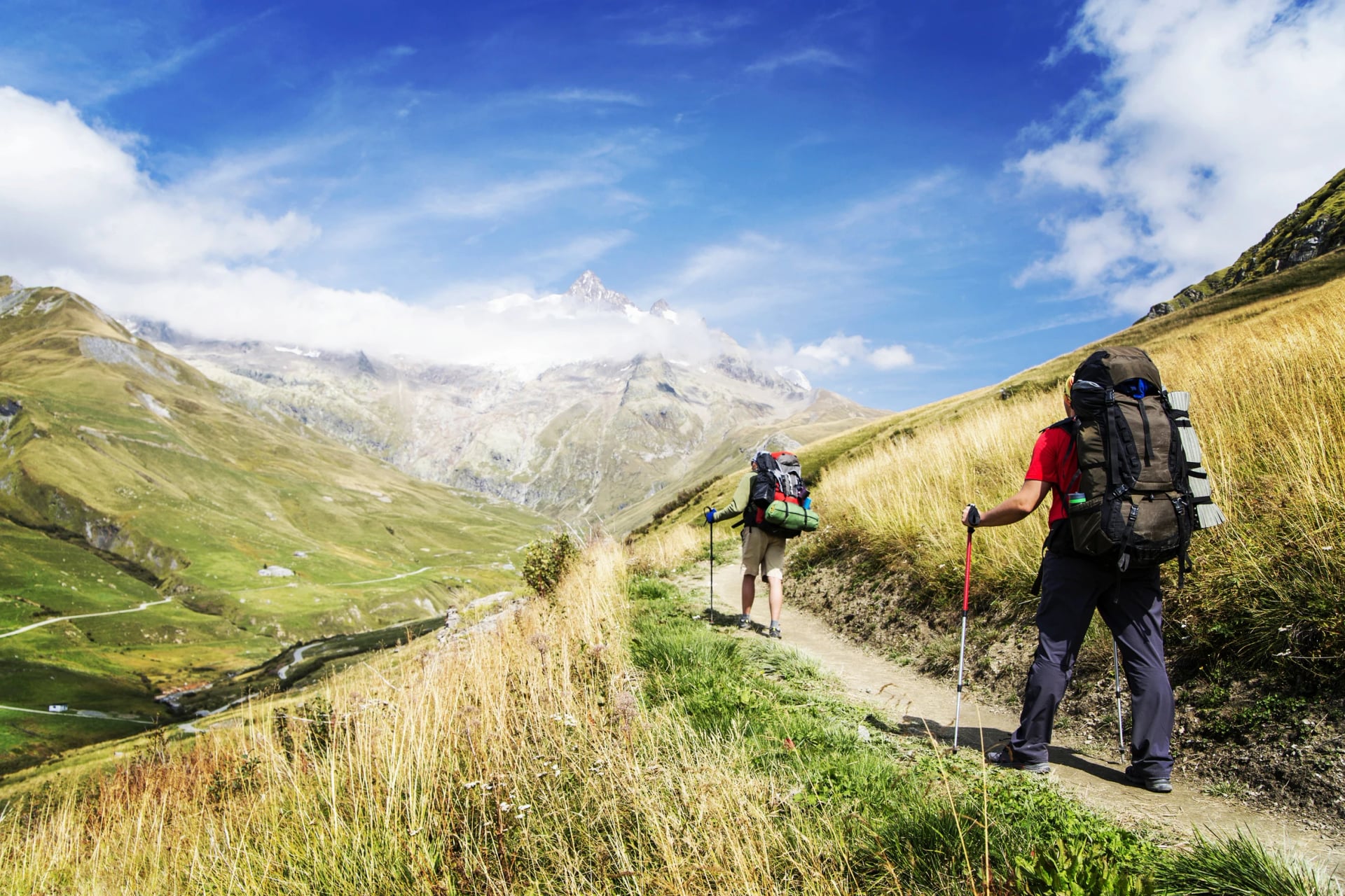 Le Tour du Mont Blanc est un trek unique d'environ 200 km autour du Mont Blanc qui peut être complété en 7 à 10 jours en passant par l'Italie, la Suisse et la France.