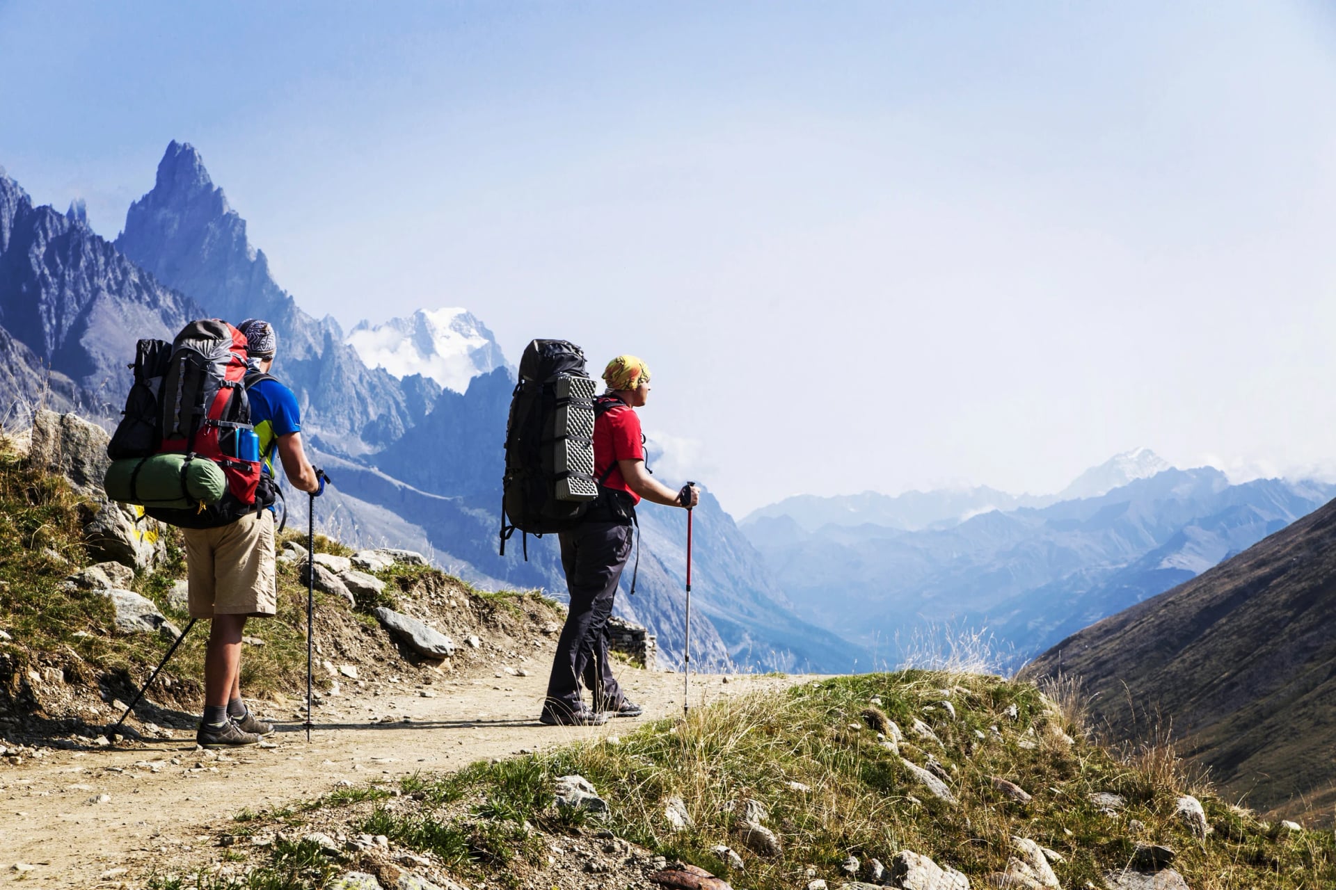 Le Tour du Mont Blanc est un trek unique d'environ 200 km autour du Mont Blanc qui peut être complété en 7 à 10 jours en passant par l'Italie, la Suisse et la France.