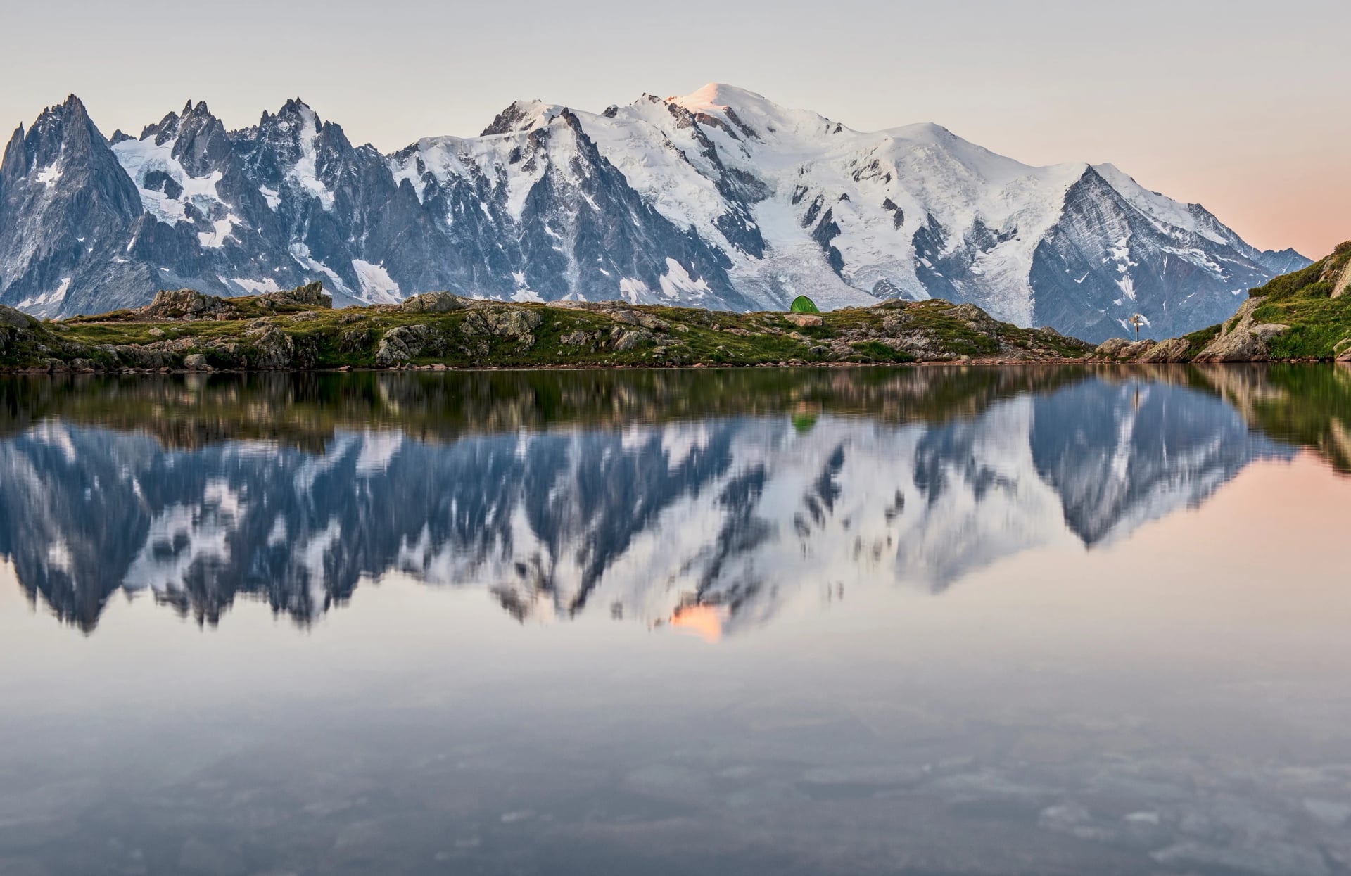 Bivouac in front of the Mont Blanc