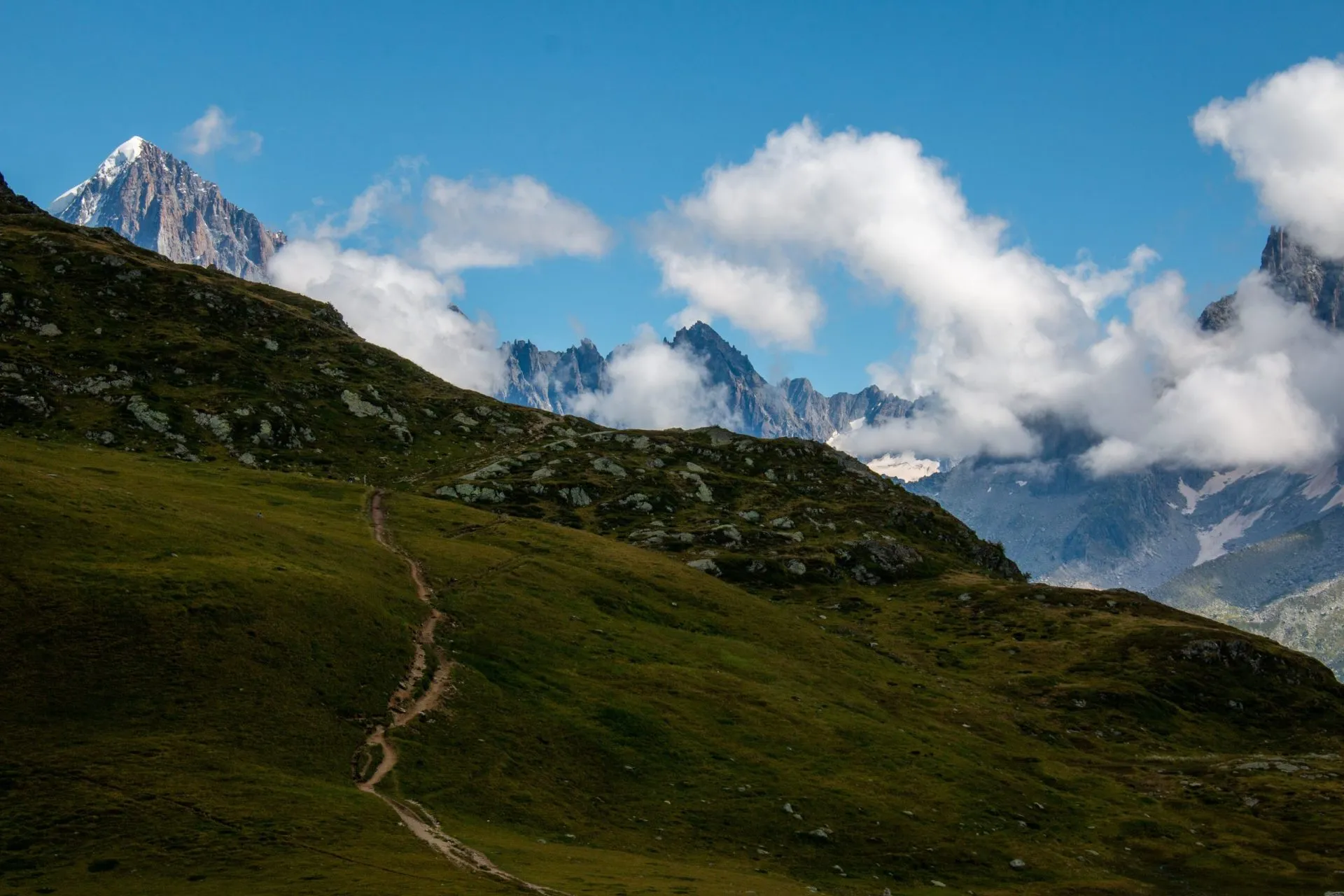 En vandresti mellem Refuge de Bellachat og Aiguillette des Houches