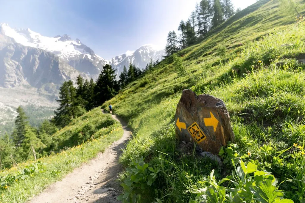 Cartello sul Tour del Monte Bianco, l'itinerario escursionistico più panoramico d'Europa